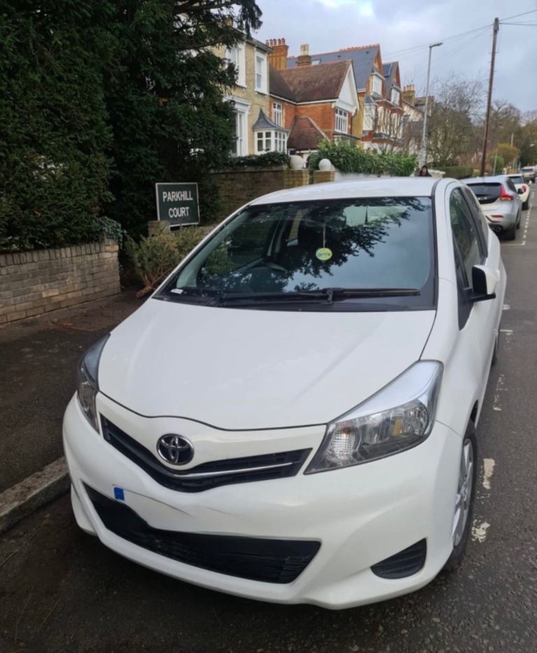 Toyota, YARIS, Hatchback, 2012, Manual, 998 (cc), 3 doors