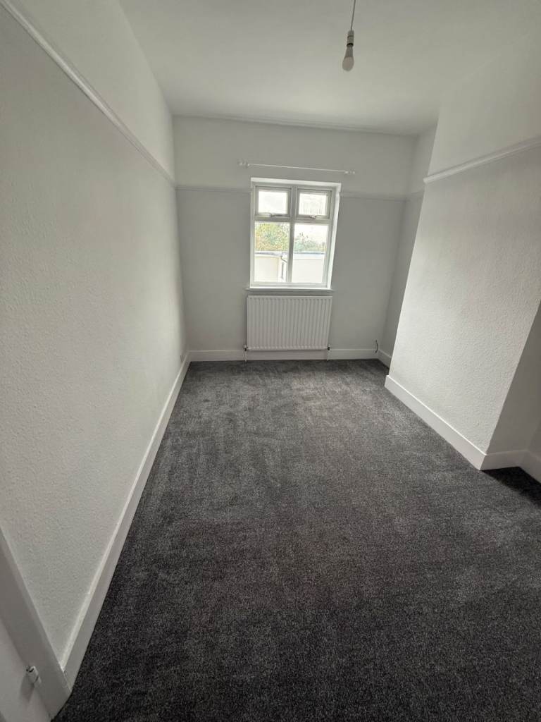 Well maintained Furnished single room available. Indian and Nepalis preferred 
