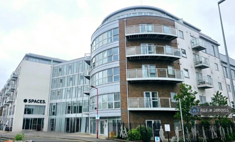 1 bedroom flat in Austen House, Guildford, GU1 (1 bed) (#2860155)