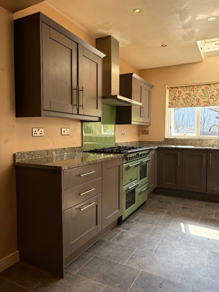 Shaker Design Kitchen Units and Appliances for Sale