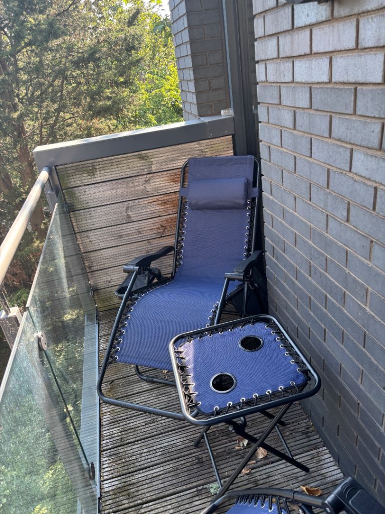Amazon Basics Zero Gravity Reclining Chairs – Set of 2 – Like New – £60