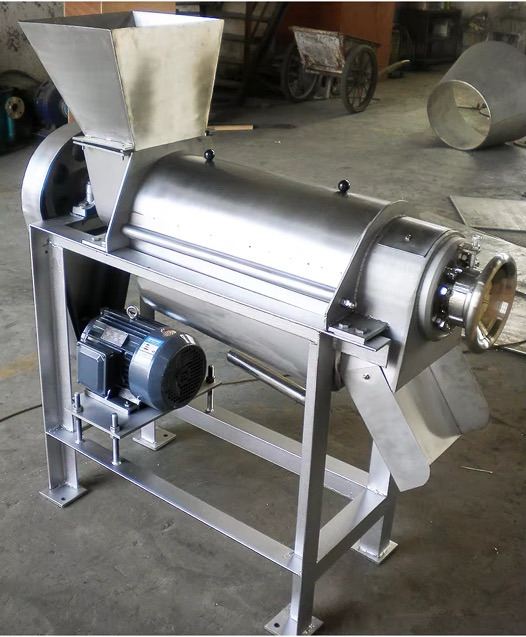 Industrial spiral Fruits and vegetables juice squeezing machine.