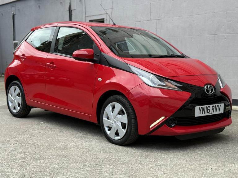 2016 TOYOTA AYGO 1.0 VVT-i x-play Red Manual Petrol