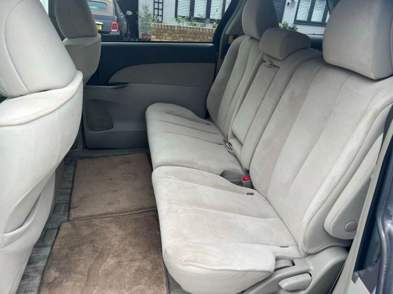 Toyota Estima 8 Seaters Hybrid Auto