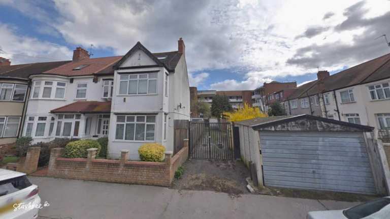 Garage to rent in Thornton Heath (CR7) | Stashbee