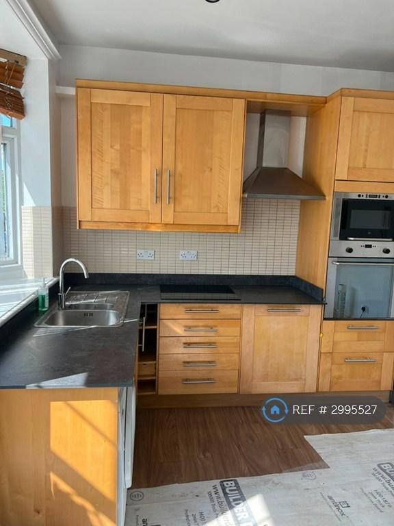 2 bedroom flat in Hendon, London, NW4 (2 bed) (#2995527)