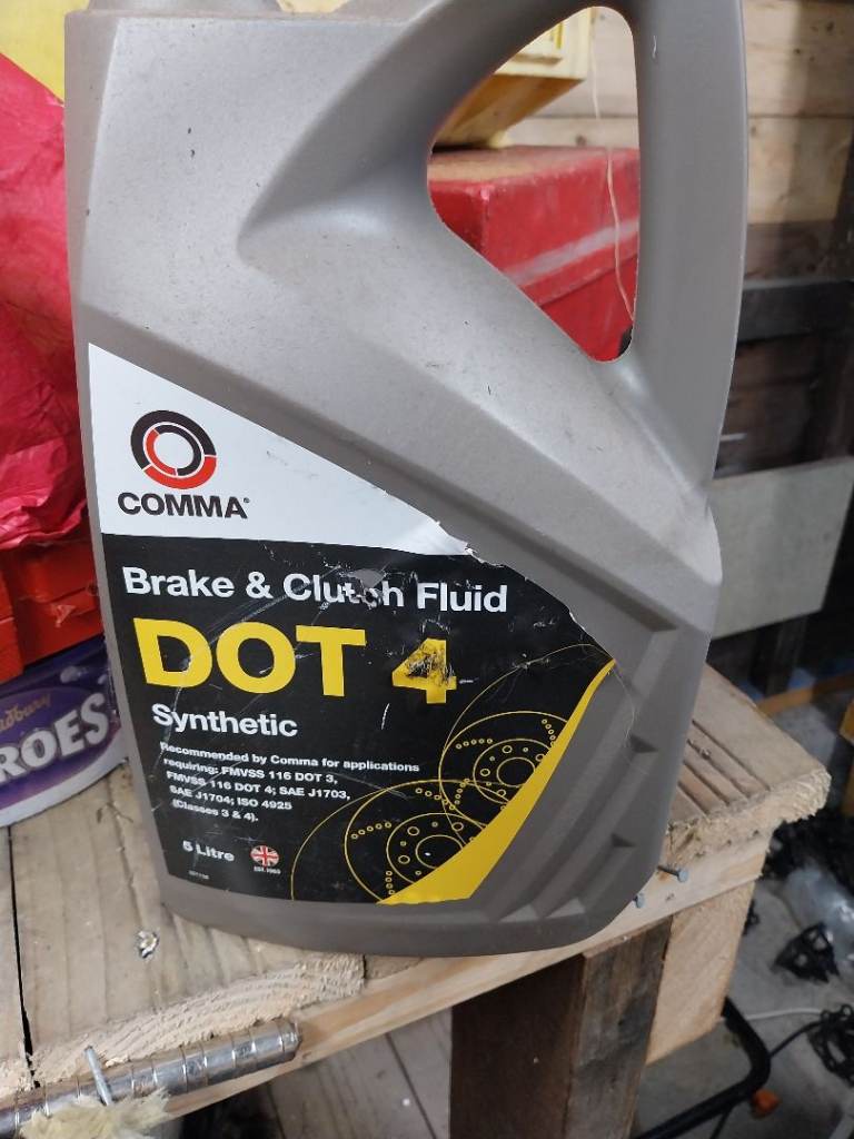 4 ltrs of DOT4 brake and clutch fluid