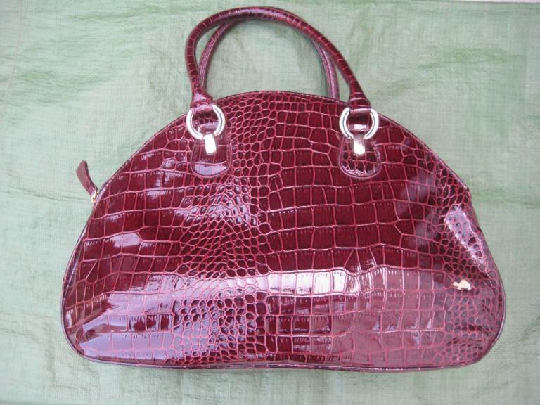 Large Burgundy Coloured Carpisa Double Strap Handbag for £7.00