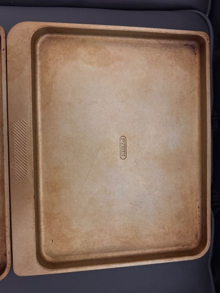 Pyrex Baking trays 
