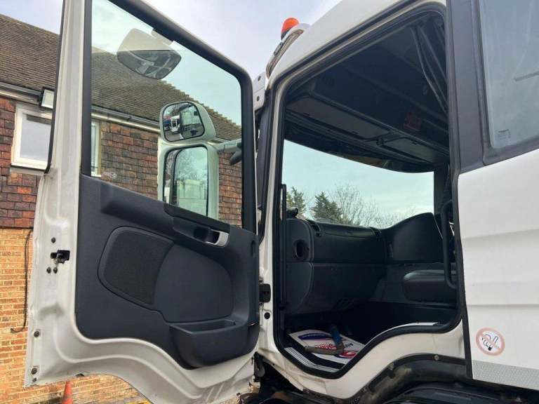 2013 SCANIA P400 8X4 TIPPER