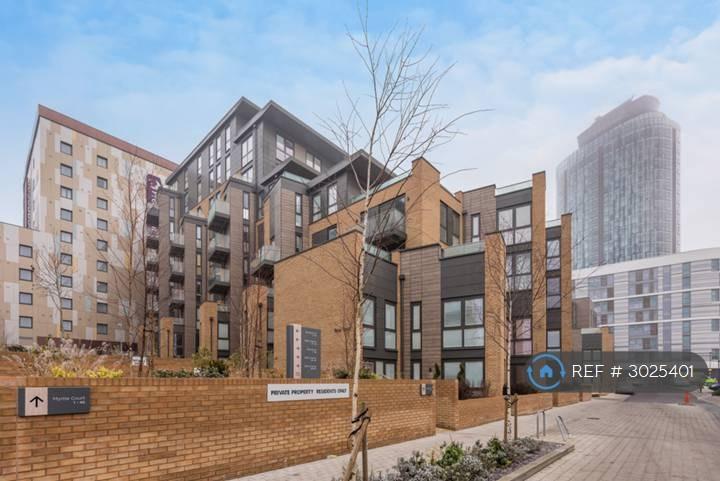 2 bedroom flat in Baltic Avenue, Brentford, TW8 (2 bed) (#3025401)