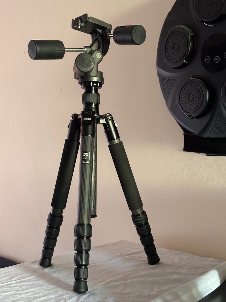 SIRUI T-2205X Carbon Fibre Tripod with Ball Head – Good Condition