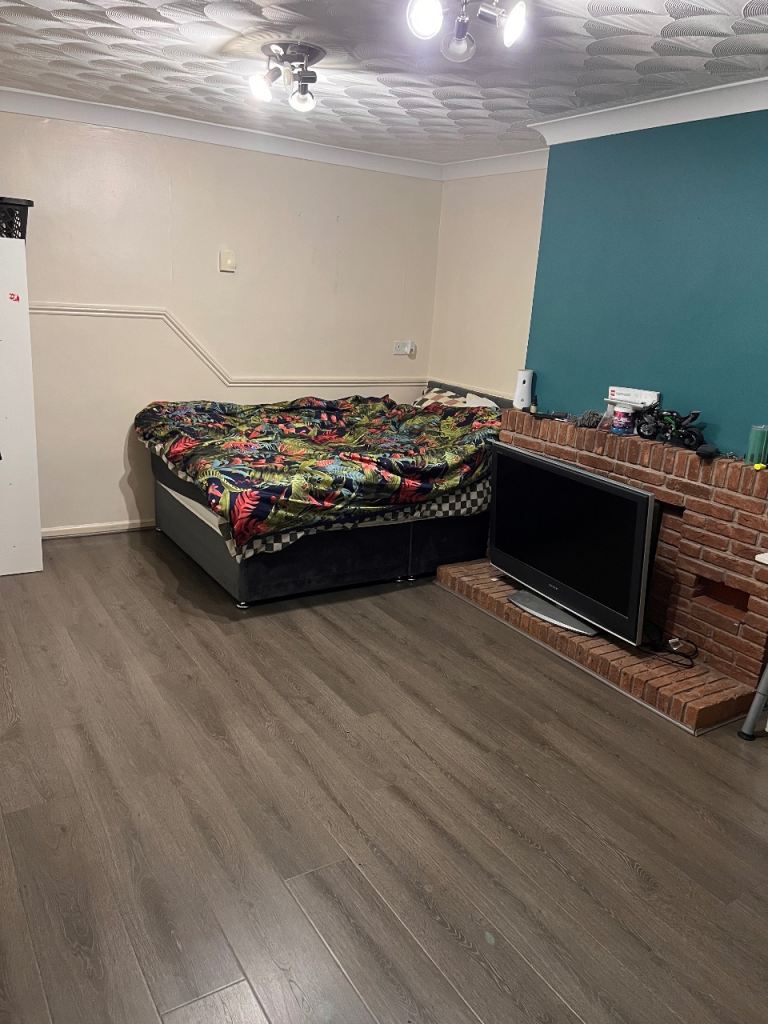 Double Room to Let