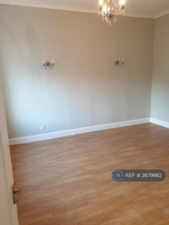 3 bedroom flat in Main Street, Bonhill, Alexandria, G83 (3 bed) (#2679982)