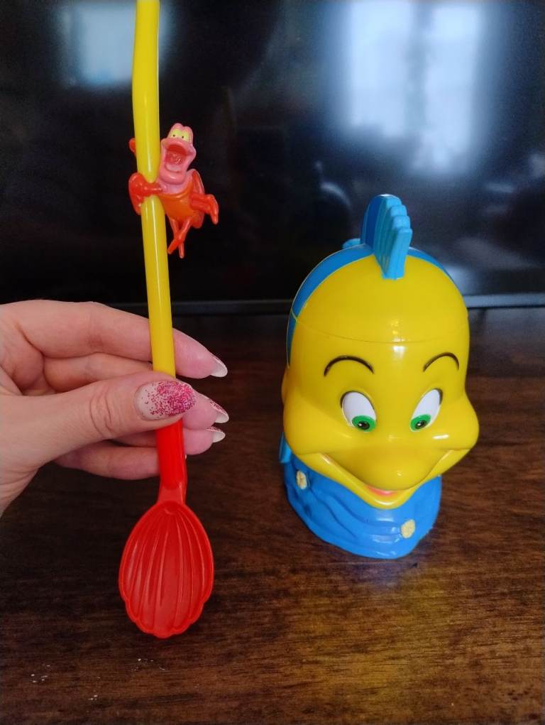 Disney on Ice The Little Mermaid Flounder snow cone flip cup and straw