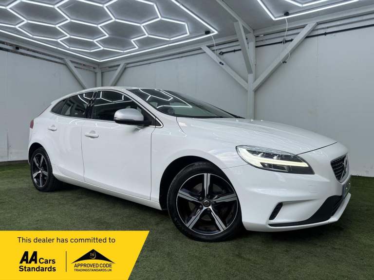 2018 Volvo V40 2.0 T2 GPF R-Design Nav Plus Euro 6 (s/s) 5dr HATCHBACK Petrol Manual