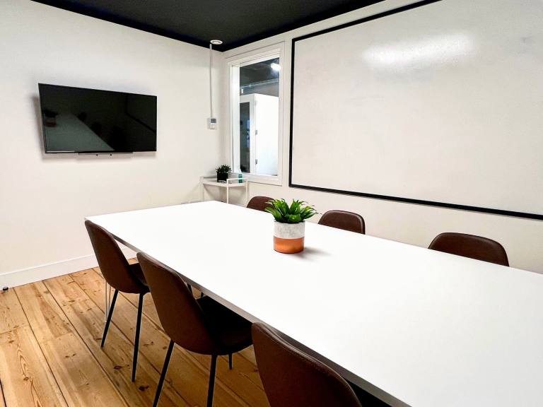 Coventry - CV1 2AQ \ Adaptable Large Office Space for Your Business