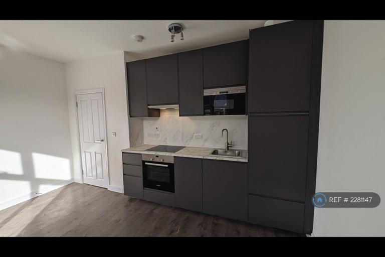 2 bedroom flat in Warrington Road, Harrow, HA1 (2 bed) (#2281147)