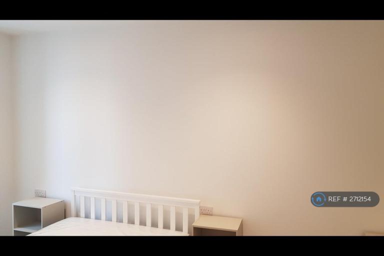 2 bedroom flat in Wharf End, Trafford Park, Manchester, M17 (2 bed) (#2712154)