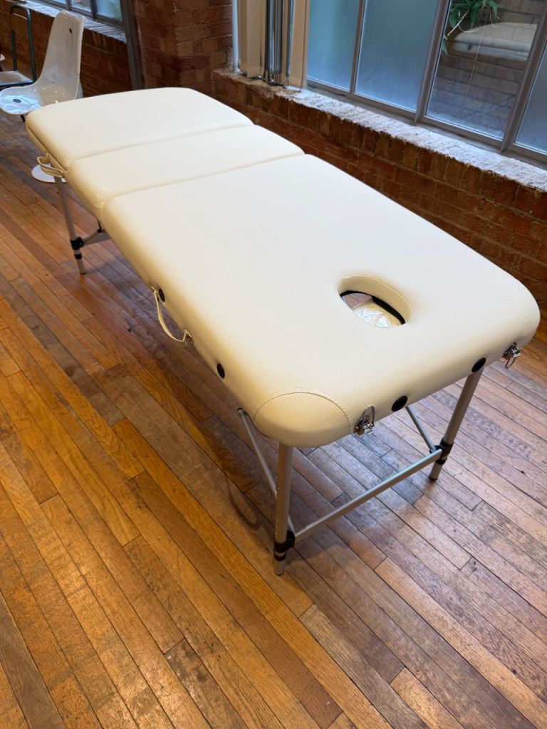Cream massage bed with carry case 