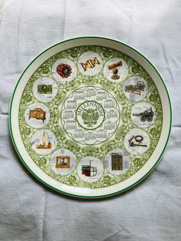 Souvenir & collectible Millennium 2001 plate The Sciences, size
