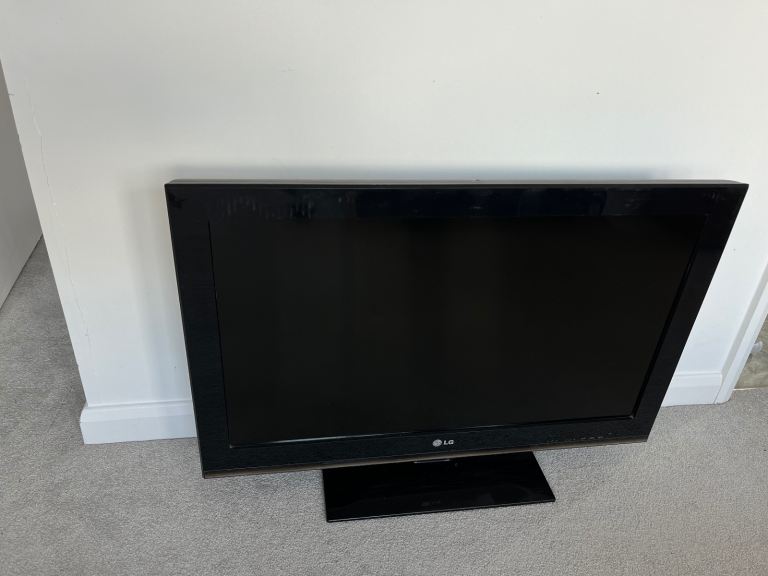 Used 32 inch LG 1080p HD LCD TV
