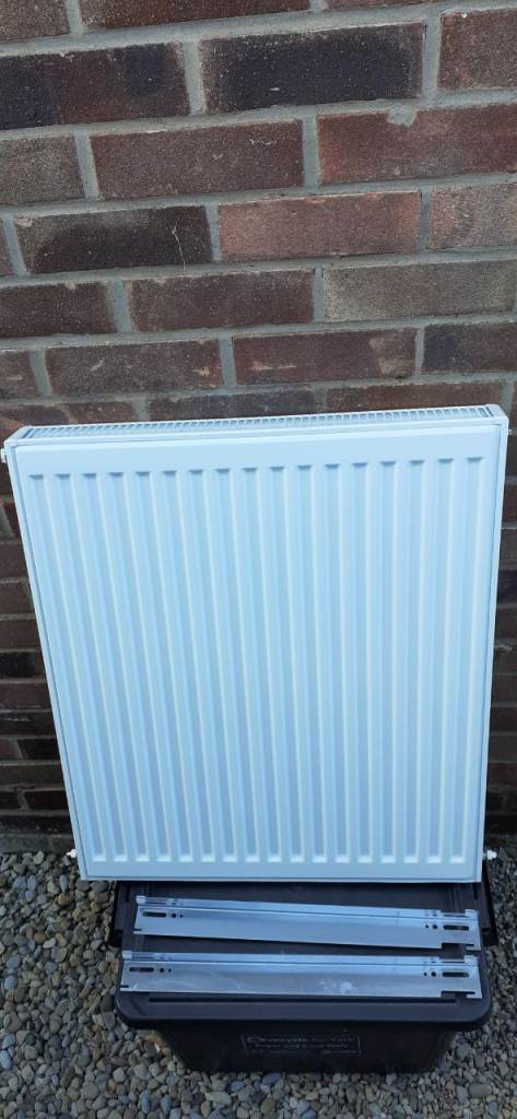 Double panel radiator 