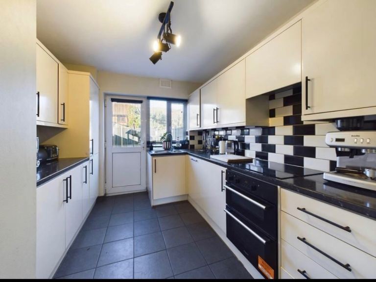 Double bedroom to Share in Hornchurch 