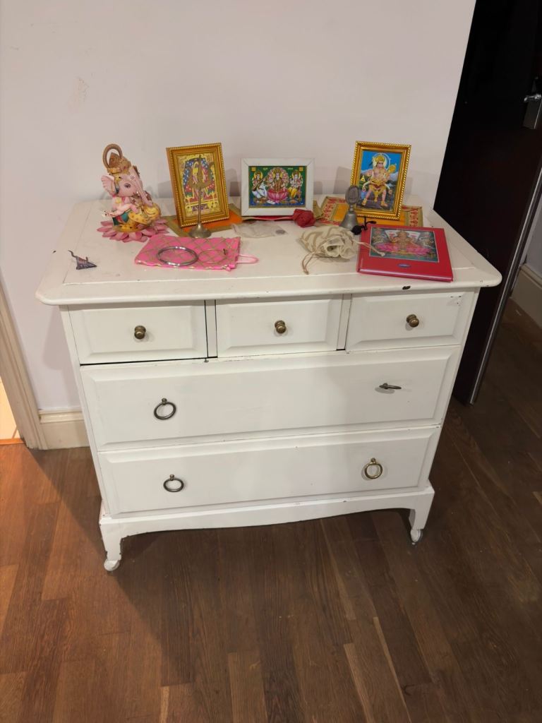 3 sets of drawers 