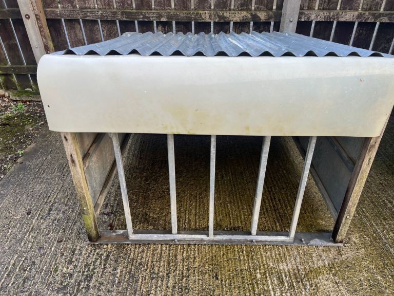 Sheep/lamb creep feeder 