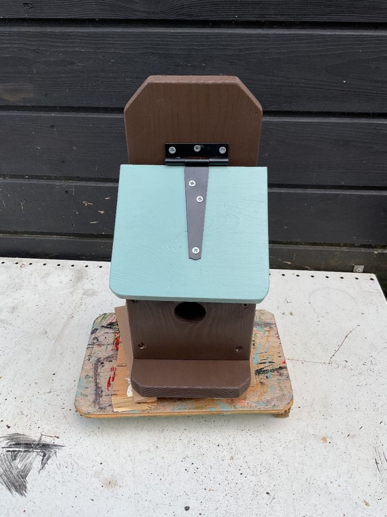 Handmade Outdoor Wooden Bird Nesting Box with Lift Up Lid
