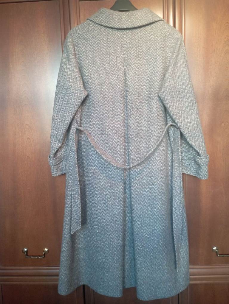 Vintage Belted Women's Herringbone Coat..Alexon Brand,Pure NeW Wool..Size 16