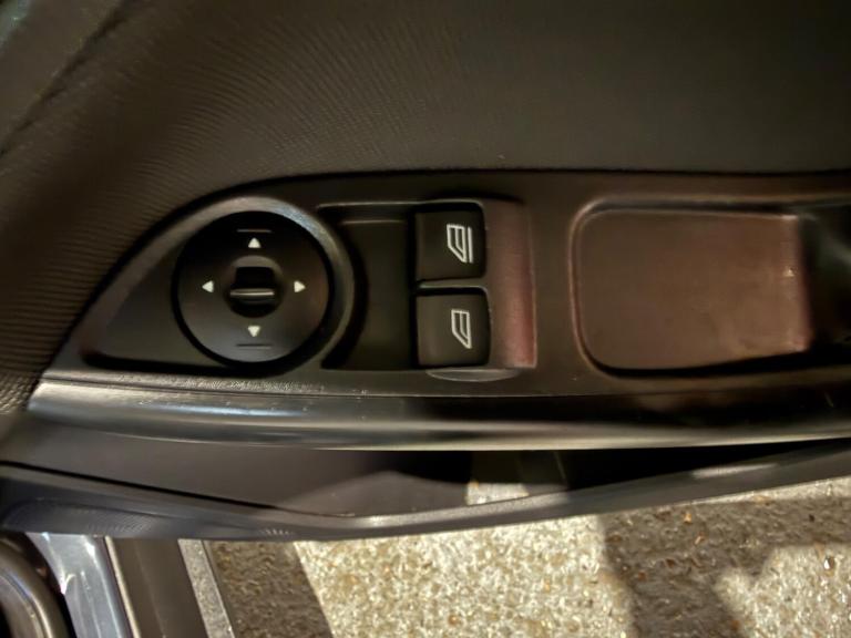 2011 Ford Focus 1.6 125 Zetec 5dr HATCHBACK PETROL Manual