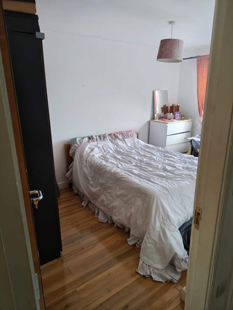 Large Room with door lock 2 Mins walk to North Hospital
