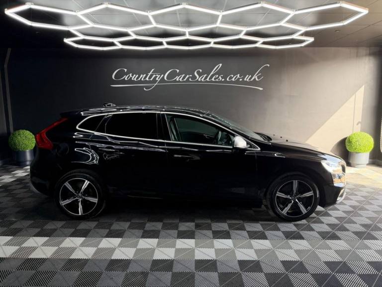 2019 Volvo V40 2.0 D2 R-Design Edition Hatchback 5dr Diesel Auto Euro 6 (s/s) (120 ps) Hatchback ...