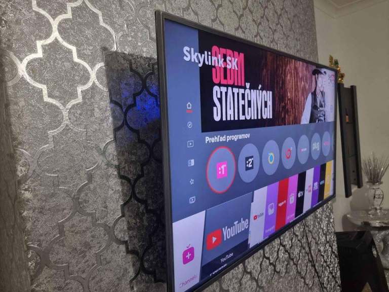 50" TCL 4K SMART FREEVIEW HD LED TV WITH WALL BRACKET & REMOTE CONTROL