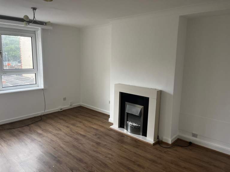 2 Bedroom flat available Dennistoun