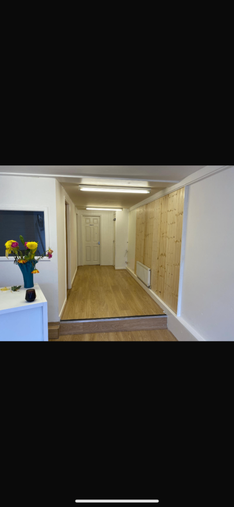 TO LET shop Hyde Manchester SK14 1HG