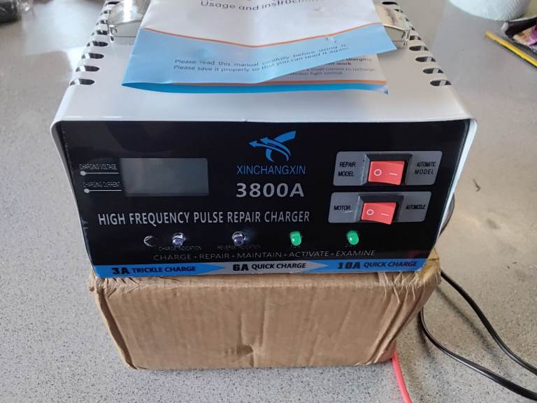 Vehicle battery charger 12v or 24v 3800a  new
