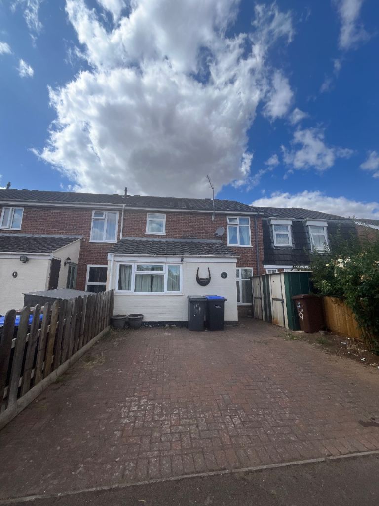 4-Bedroom House £1450 per month 