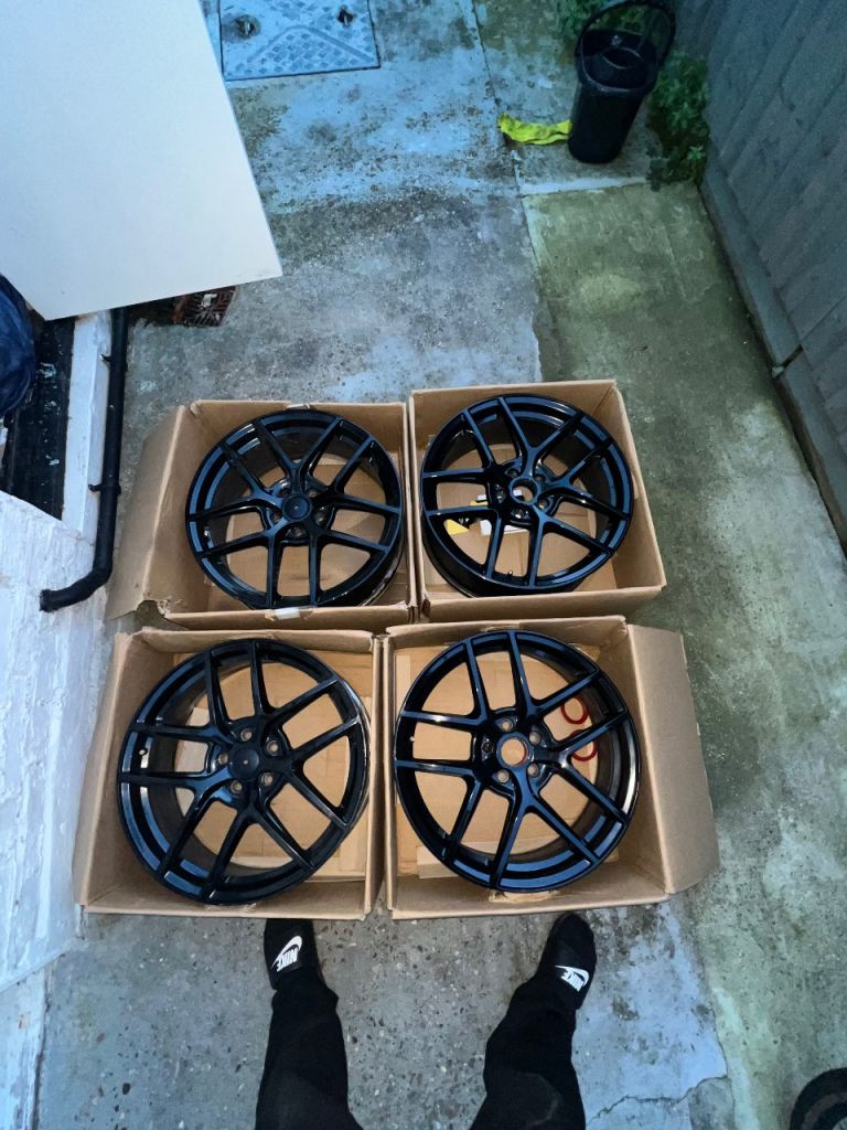 19inch alloys (Romac Diablo) gloss black 