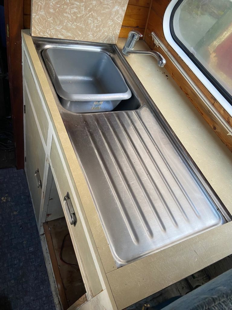 Used Kitchen Unit with Sink – Good Condition