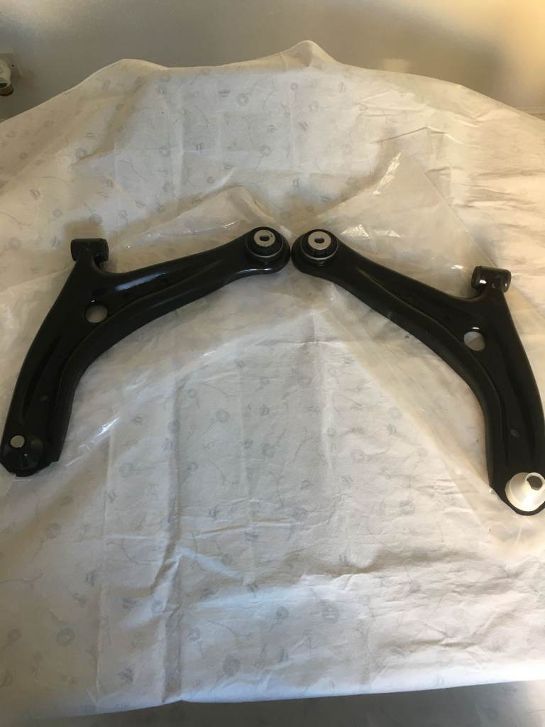 Ford Fiesta MK7 2008 – 2015 Front Lower Suspension Wishbone Set