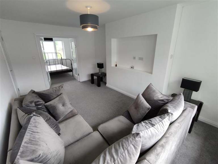 3 bedroom flat in Craigbo Avenue , , Glasgow, G23 5PT