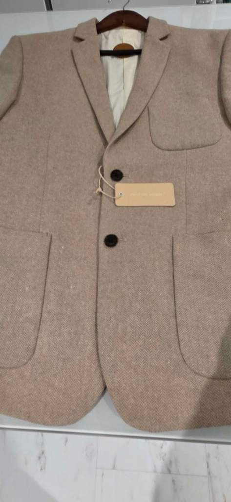 MENS BLAZER (COMMON PEOPLE) BRAND NEW WITH TAG. SIZE 42, SAND/BEIGE COLOUR