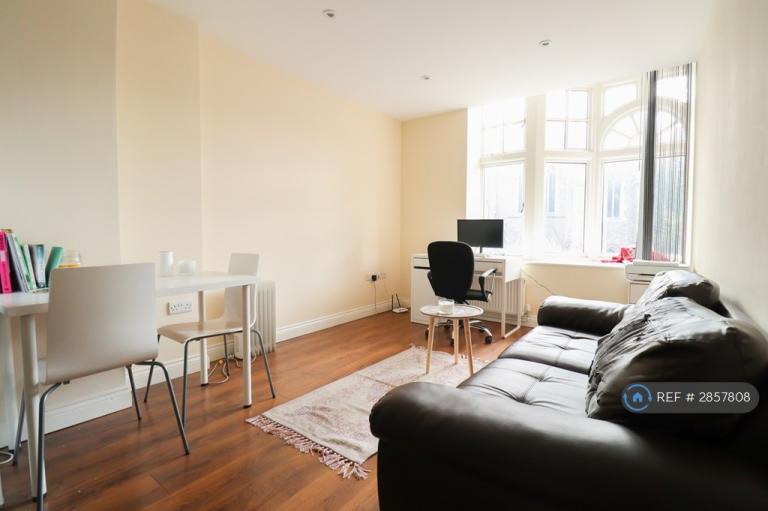 1 bedroom flat in Victoria Avenue, Leicester, LE2 (1 bed) (#2857808)