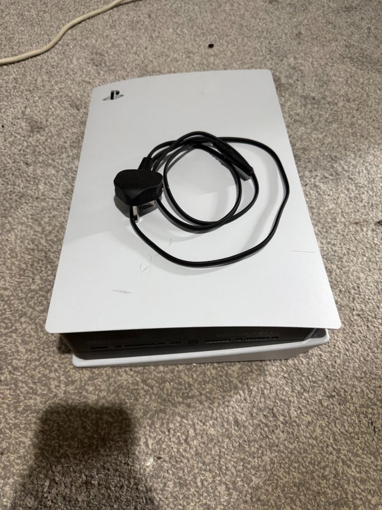 Playstation 5 Console, 825GB with 3x controllers 