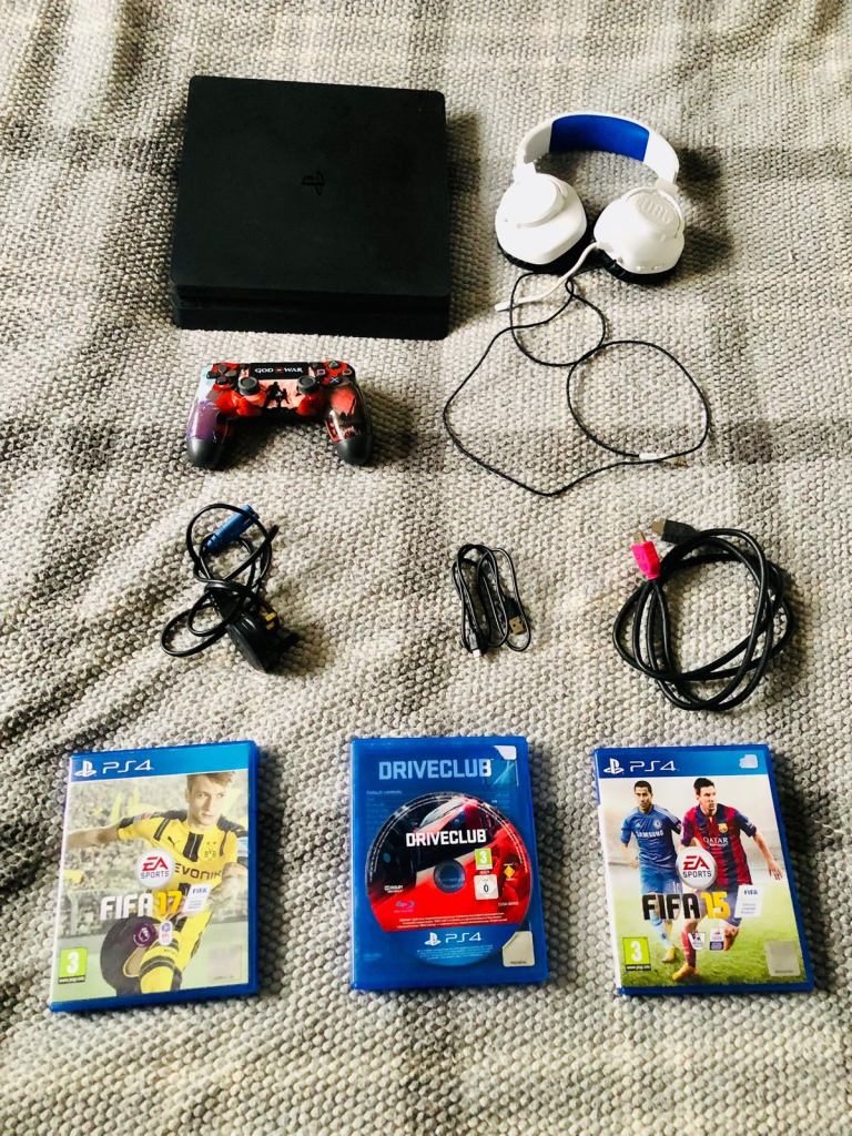 PS4  PS4 slim 1TB hard drive excellent 