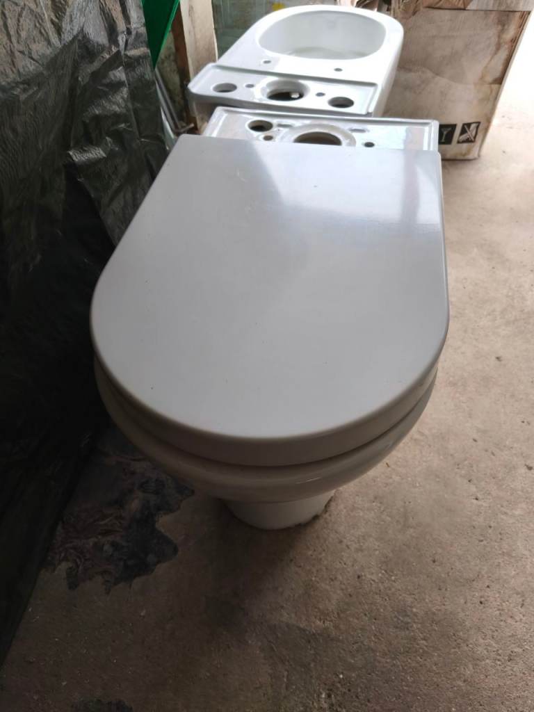 Toilet Pan – Modern White Ceramic 🚽 Excelent condition