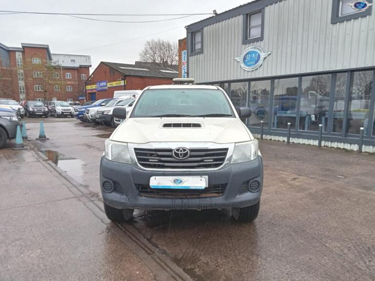 TOYOTA HILUX 2.5 D-4D Active White Manual Diesel 2016